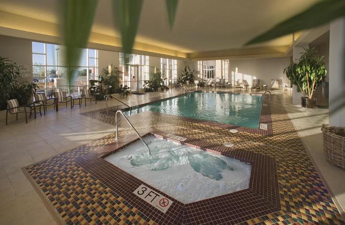 Imagen de la piscina del Hotel Embassy Suites Northwest Arkansas - , Spa and Convention. Foto 16
