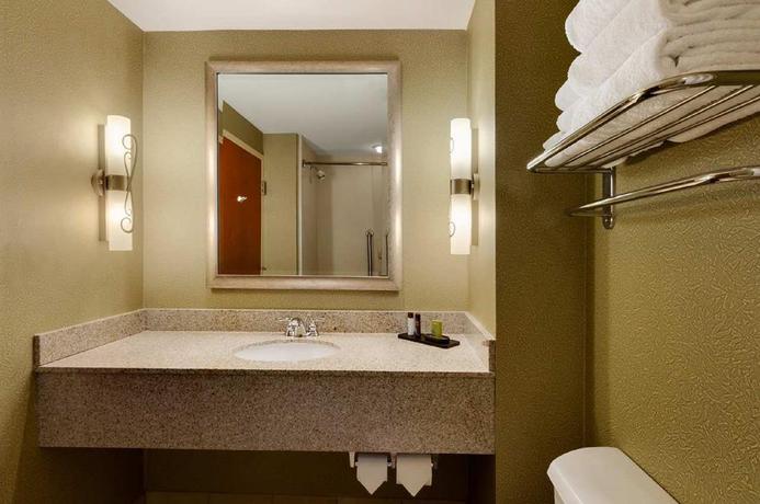 Imagen de la habitación del Hotel Embassy Suites Northwest Arkansas - , Spa and Convention. Foto 9