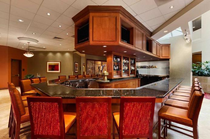 Imagen del bar/restaurante del Hotel Embassy Suites Northwest Arkansas - , Spa and Convention. Foto 3