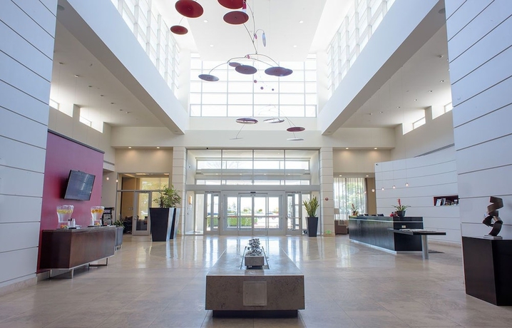 Imagen de los interiores del Hotel Embassy Suites Ontario - Airport. Foto 18