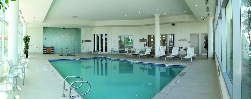 Imagen de la piscina del Hotel Embassy Suites Ontario - Airport. Foto 19