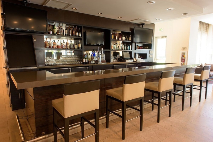 Imagen del bar/restaurante del Hotel Embassy Suites Ontario - Airport. Foto 4