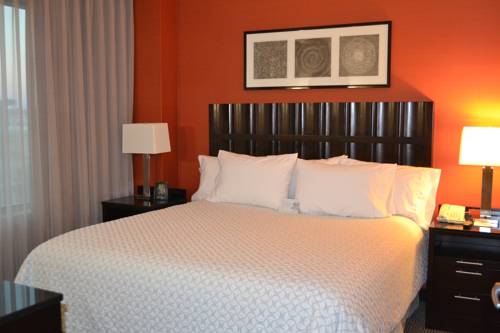 Imagen de la habitación del Hotel Embassy Suites Palmdale. Foto 1