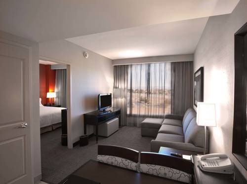 Imagen de la habitación del Hotel Embassy Suites Palmdale. Foto 3