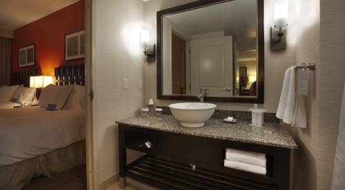 Imagen de la habitación del Hotel Embassy Suites Palmdale. Foto 4