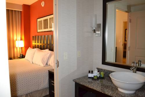 Imagen de la habitación del Hotel Embassy Suites Palmdale. Foto 6