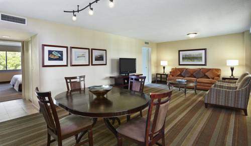 Imagen de la habitación del Hotel Embassy Suites Parsippany. Foto 4