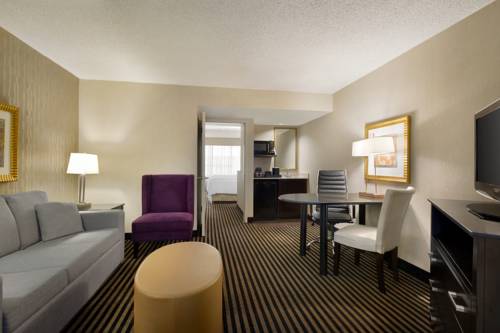 Imagen de la habitación del Hotel Embassy Suites Piscataway - Somerset. Foto 7