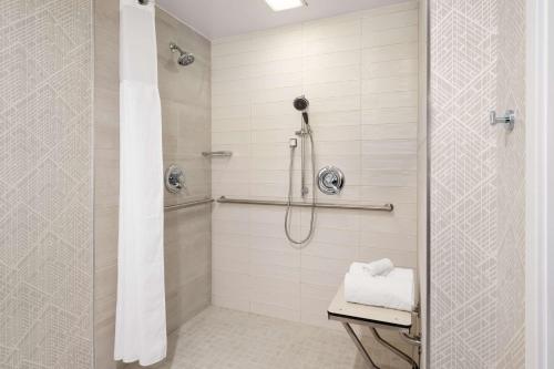 Imagen de la habitación del Hotel Embassy Suites Portland - Airport. Foto 8