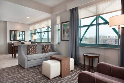 Imagen de la habitación del Hotel Embassy Suites Saratoga Springs. Foto 2