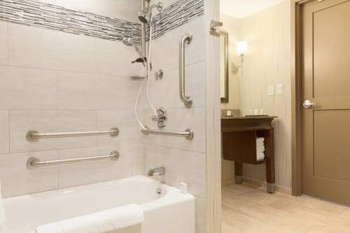 Imagen de la habitación del Hotel Embassy Suites Saratoga Springs. Foto 5