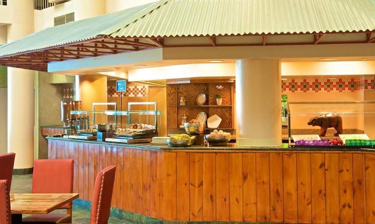 Imagen del bar/restaurante del Hotel Embassy Suites Syracuse. Foto 2