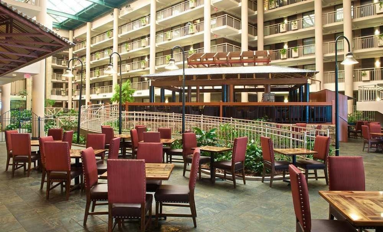 Imagen del bar/restaurante del Hotel Embassy Suites Syracuse. Foto 3