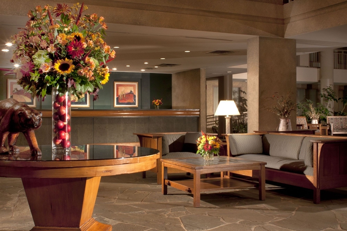 Imagen de los interiores del Hotel Embassy Suites Syracuse. Foto 11