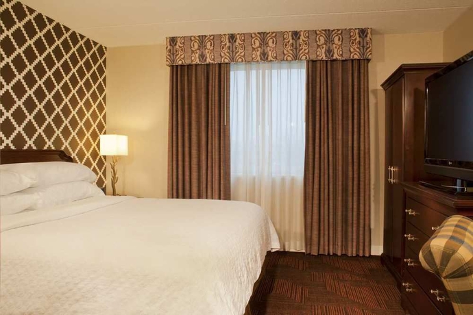 Imagen de la habitación del Hotel Embassy Suites Syracuse. Foto 8