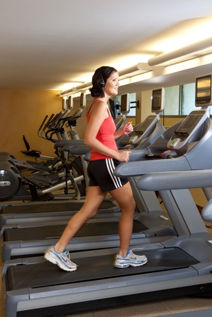 Imagen de los interiores del Hotel Embassy Suites - Waikiki Beach Walk. Foto 12