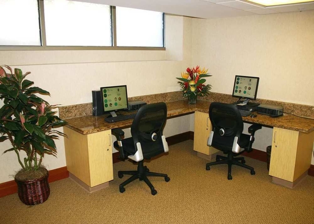 Imagen de los interiores del Hotel Embassy Suites - Waikiki Beach Walk. Foto 15