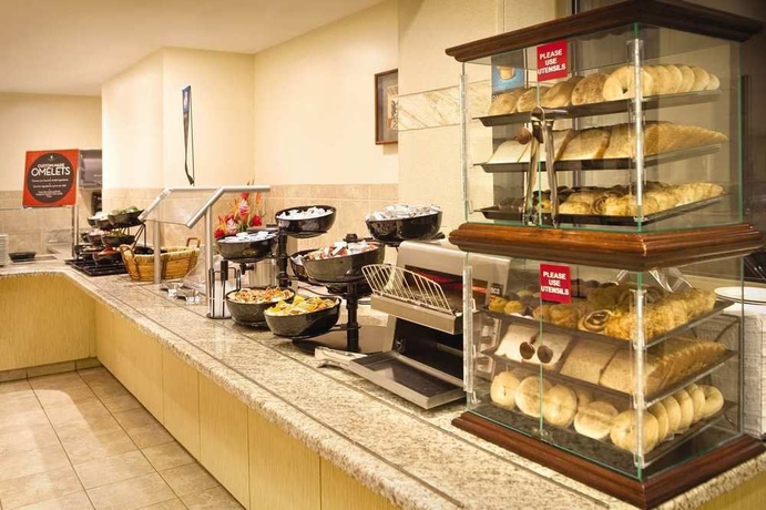 Imagen del bar/restaurante del Hotel Embassy Suites - Waikiki Beach Walk. Foto 3