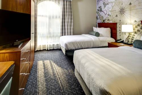 Imagen de la habitación del Hotel Embassy Suites Williamsburg. Foto 1