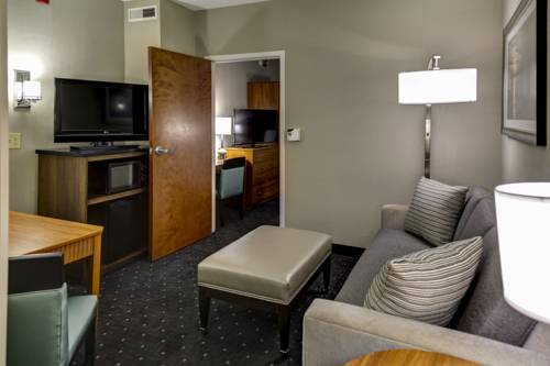 Imagen de la habitación del Hotel Embassy Suites Williamsburg. Foto 6