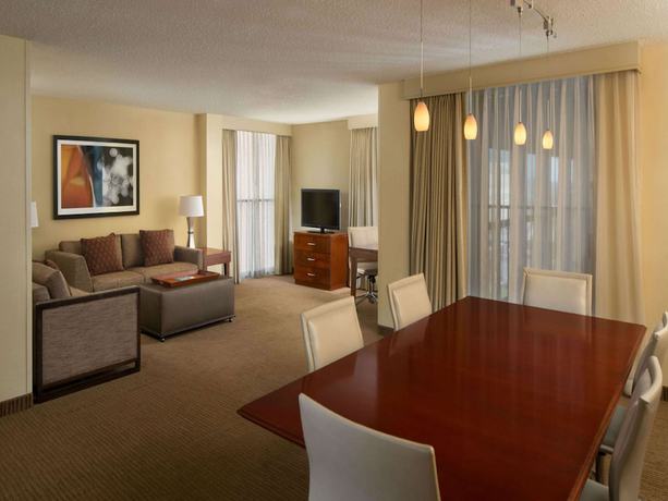 Imagen de la habitación del Hotel Embassy Suites Winston-salem. Foto 7