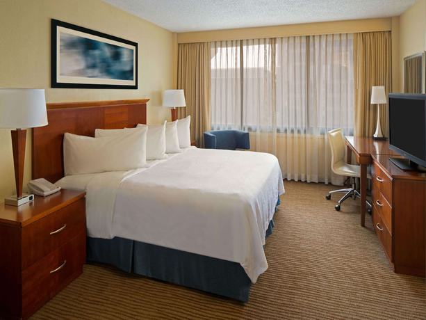 Imagen de la habitación del Hotel Embassy Suites Winston-salem. Foto 9
