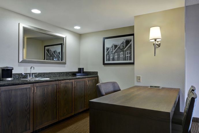 Imagen de la habitación del Hotel Embassy Suites Winston-salem. Foto 14