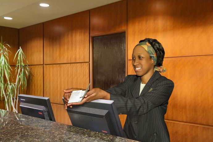 Imagen de los interiores del Hotel Embassy Suites Winston-salem. Foto 20
