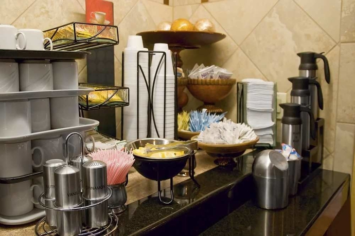 Imagen del bar/restaurante del Hotel Embassy Suites by Hilton Austin Downtown South Congress. Foto 3