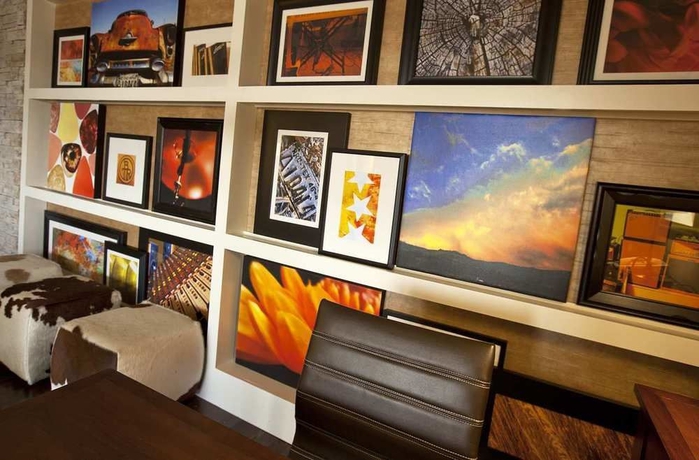 Imagen de los interiores del Hotel Embassy Suites by Hilton Austin Downtown South Congress. Foto 10