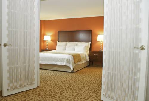 Imagen de la habitación del Hotel Embassy Suites by Hilton Bethesda. Foto 3