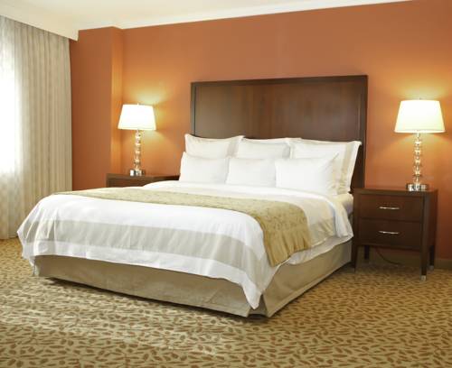 Imagen de la habitación del Hotel Embassy Suites by Hilton Bethesda. Foto 5