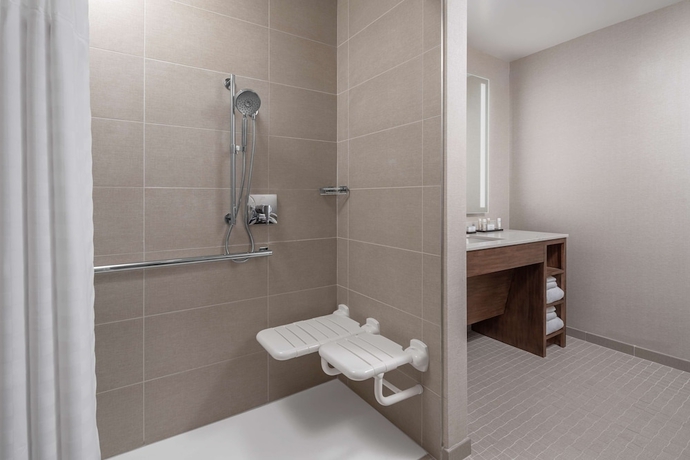 Imagen de la habitación del Hotel Embassy Suites by Hilton Charleston Harbor Mt. Pleasant. Foto 4