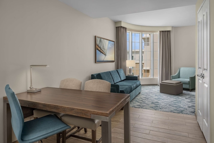 Imagen de la habitación del Hotel Embassy Suites by Hilton Charleston Harbor Mt. Pleasant. Foto 13