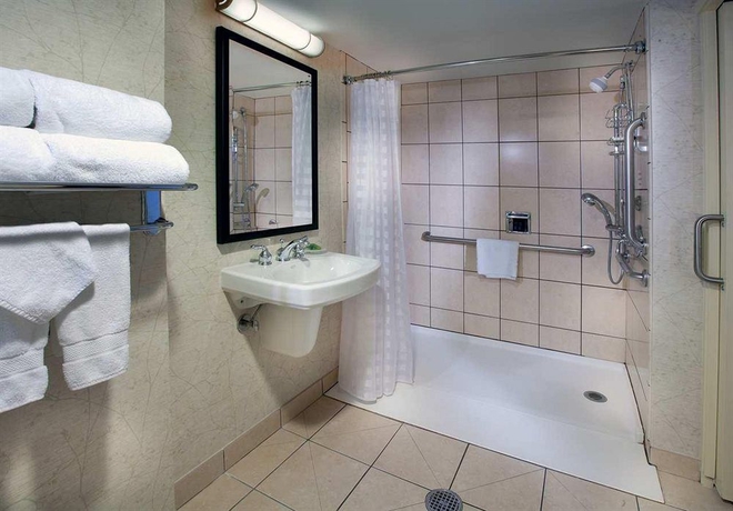 Imagen de la habitación del Hotel Embassy Suites by Hilton Chicago Downtown River North. Foto 3