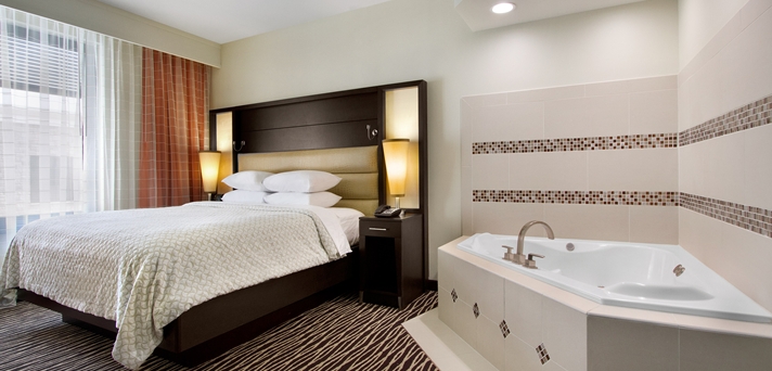 Imagen general del Hotel Embassy Suites by Hilton Fayetteville Fort Liberty. Foto 12