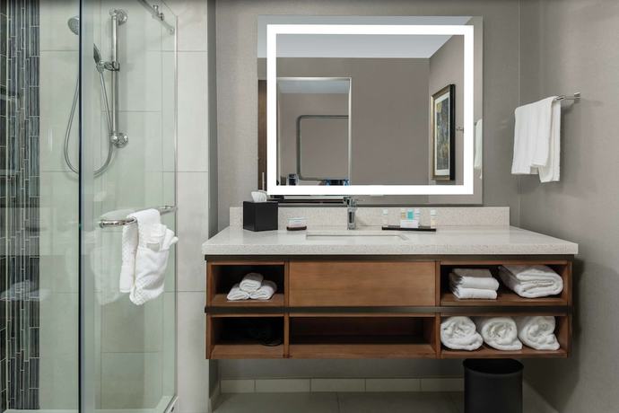 Imagen de la habitación del Hotel Embassy Suites by Hilton Grand Rapids Downtown,MI. Foto 10