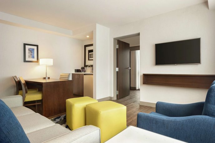 Imagen de la habitación del Hotel Embassy Suites by Hilton Indianapolis Downtown. Foto 6