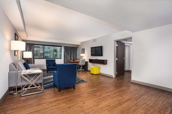 Imagen de la habitación del Hotel Embassy Suites by Hilton Indianapolis Downtown. Foto 16