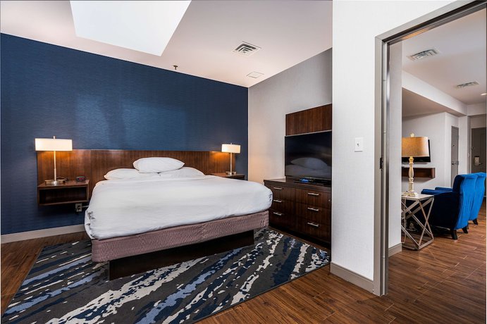Imagen de la habitación del Hotel Embassy Suites by Hilton Indianapolis Downtown. Foto 17