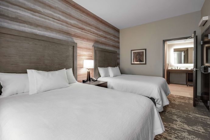 Imagen de la habitación del Hotel Embassy Suites by Hilton Jonesboro Red Wolf Convention Center. Foto 2