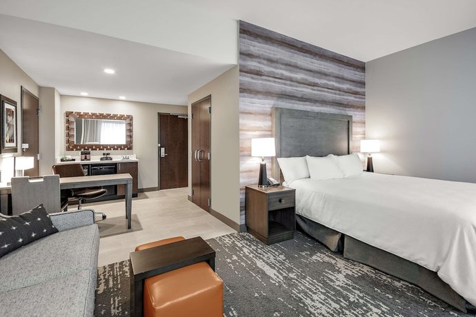 Imagen de la habitación del Hotel Embassy Suites by Hilton Jonesboro Red Wolf Convention Center. Foto 4