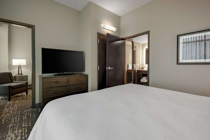 Imagen de la habitación del Hotel Embassy Suites by Hilton Jonesboro Red Wolf Convention Center. Foto 5