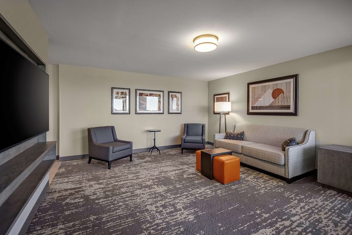 Imagen de la habitación del Hotel Embassy Suites by Hilton Jonesboro Red Wolf Convention Center. Foto 7