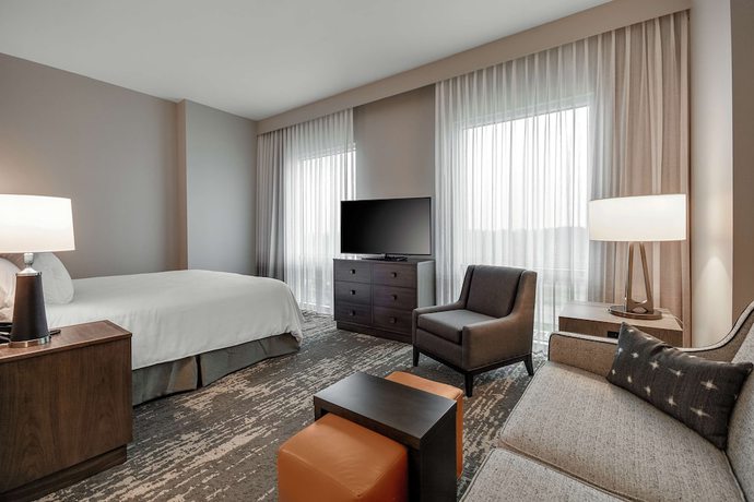 Imagen de la habitación del Hotel Embassy Suites by Hilton Jonesboro Red Wolf Convention Center. Foto 10