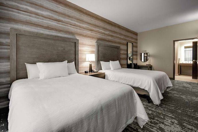 Imagen de la habitación del Hotel Embassy Suites by Hilton Jonesboro Red Wolf Convention Center. Foto 12