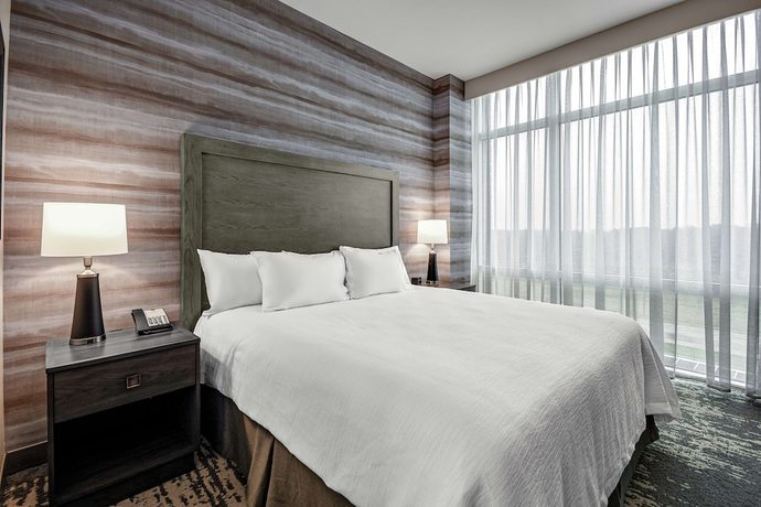 Imagen de la habitación del Hotel Embassy Suites by Hilton Jonesboro Red Wolf Convention Center. Foto 15