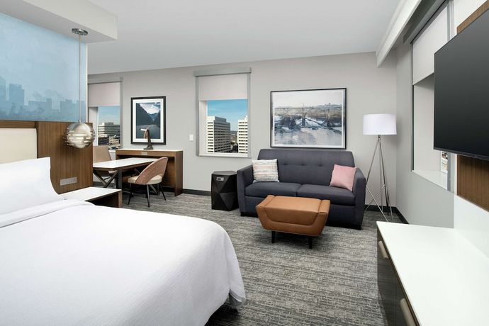 Imagen de la habitación del Hotel Embassy Suites by Hilton Knoxville Downtown. Foto 3