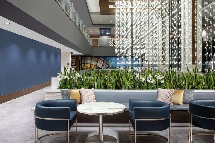 Imagen de los interiores del Hotel Embassy Suites by Hilton Knoxville Downtown. Foto 17
