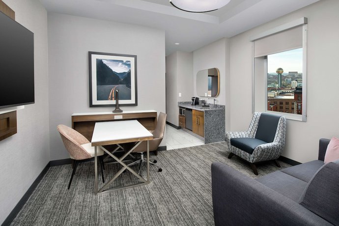 Imagen de la habitación del Hotel Embassy Suites by Hilton Knoxville Downtown. Foto 6